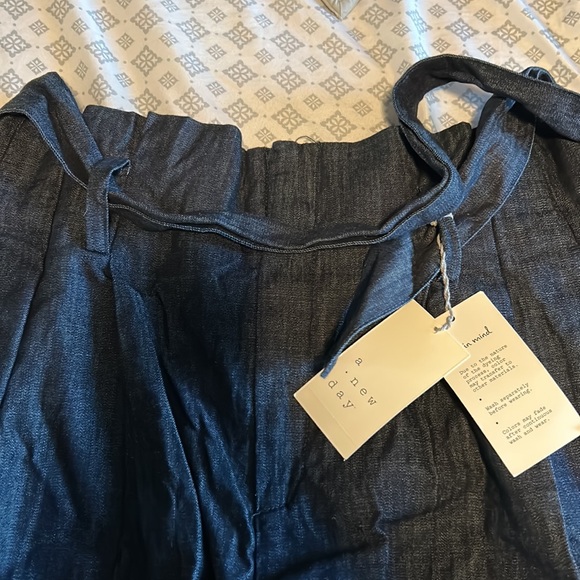 A new Day Chambray Paper-bag Shorts - Medium NWT - Picture 2 of 4